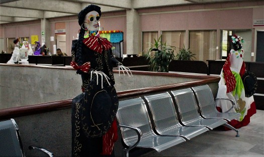 Otras de las calaveras que se ven en el Palacio Legislativo.