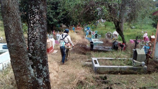 El Ayuntamiento de Xalapa mantiene listos los panteones municipales para recibir a las más de 30 mil personas que acuden a visitar a sus difuntos durante el próximo Día de Muertos y la festividad de Todos Santos, informó el Subdirector de Conservación de Espacios Públicos, Horacio Efrén Castañeda Reyes.