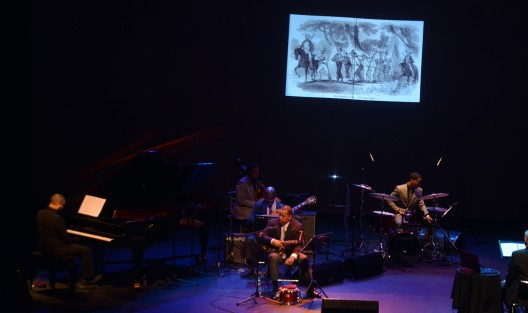 Con la dirección de Luis Mario Moncada y música de Donald Harrison Quinset, se presentó The Amercan Slave  Coast, dentro  del 8º Festival Internacional JazzUV, obra que cuenta la historia de esclavismo en Estados Unidos.
