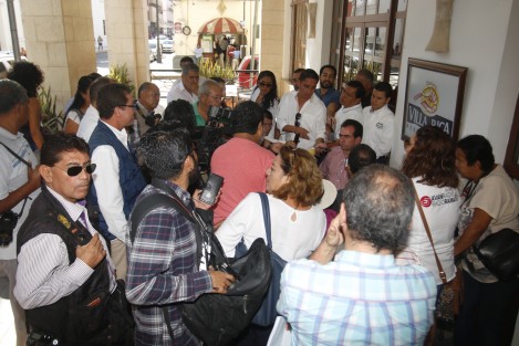 El senador José Yunes Zorrilla, pidió unidad al interior del PRI y aseguró que acatará, respetará y apoyará la designación del candidato a la gubernatura por el partido tricolor, en caso de no ser él.