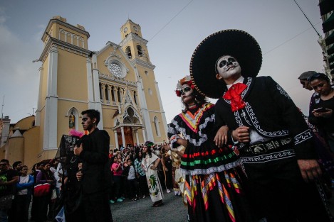 Se llevó a cabo el segundo desfile de catrinas por las calles de Xalapa con la participación de diferentes escuelas. 