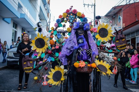 Se llevó a cabo el segundo desfile de catrinas por las calles de Xalapa con la participación de diferentes escuelas. 