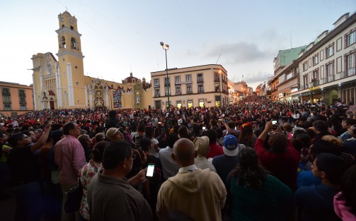 Miles de xalapeñosy visitantes salieron a las calles para presenciar o participar el en Segundo Desfile de Catrinas. 