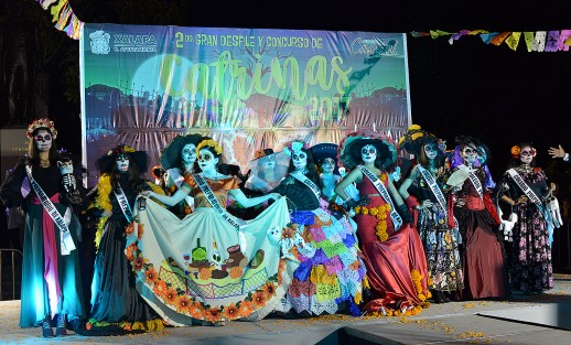 Luego del desfile se llevó a cabo en el parque Juárez el concurso de Catrinas, obteniendo primer lugar la escuela de Bachilleres Ricardo Flores Magón; Colegio Preparatorio de Xalapa en segundo; y en tercero la escuela Secundaria Técnica 105.  