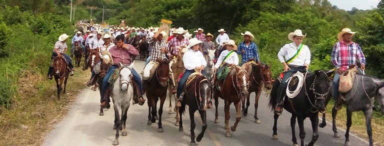 Los hermanos Picazo Pérez se montan en San Judas Tadeo, en la festividad, organizando cabalgata.