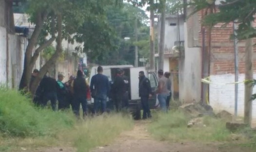  Una persona fue ejecutada, al parecer de un disparo en la cabeza, la mañana de este lunes, entre las calles Vesubio y Andador 22, de la colonia Higueras, de la ciudad de  Xalapa; hasta el momento se encuentra como desconocido.
