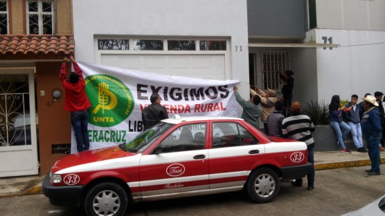 Como parte del movimiento convocado a nivel nacional, el Frente Auténtico del Campo (FAC) Conformado por las organizaciones UNTA, CODUC y CIOAC, se instalaron en las afueras de las oficinas de SEDATU en Veracruz, tal como lo hicieron desde el pasado 23 de octubre.