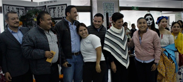 En el Palacio Legislativo se llevó a cabo un concurso de altares, así mismo, diputados ofrecieron tamales, pan y chocolate, al parecer de sus 90 mil pesos.  