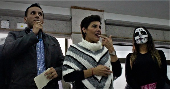 En el Palacio Legislativo se llevó a cabo un concurso de altares, así mismo, diputados ofrecieron tamales, pan y chocolate, al parecer de sus 90 mil pesos.  