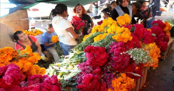 Todos Santos, tradición y repunte de ventas para comerciantes establecidos, como tiendas de abarrotes, panaderías, papelerías, negocios de flores, hoteles y restaurantes.

