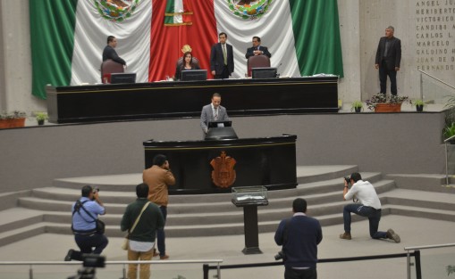 el diputado Juan Manuel de Unánue Abascal, presidente de la Comisión de Vigilancia, destacó el trabajo y compromiso de sus homólogos en la revisión y discusión del contenido del Informe de Resultados, el cual revela las conclusiones derivadas de las auditorías financieras, presupuestales, técnicas a la obra pública, de legalidad y de desempeño al ejercicio 2016.