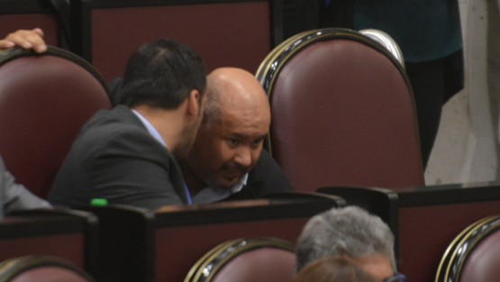 Entre los acuerdos que se tomaron durante la sesión del Congreso del Estado, Chico y Checo acordaron lo procedente para irse de <em>Jalo-güin</em>, ¿o noche de brujas?.