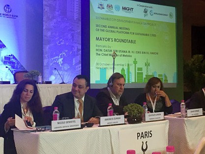 Xalapa se encuentra entre las 23 ciudades de todo el mundo auspiciadas por el Fondo para el Medio Ambiente Mundial (GEF, por su nombre en inglés), dentro del Programa Piloto de Enfoque Integrado de Ciudades Sustentables, por lo que el alcalde Américo Zúñiga Martínez fue invitado a participar en la Segunda Reunión Anual de la Plataforma Global para Ciudades Sostenibles que se celebra en Nueva Delhi, India.
