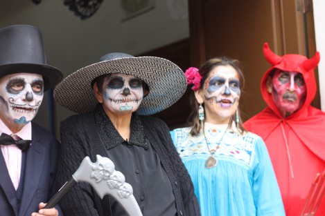 Diversas actividades se llevan a cabo con motivo de las fiestas de Todos los Santos y los Fieles Difuntos, los residentes de la Casa Hogar del Adulto Mayor, Mariana Sayago en Xalapa, no fueron la excepción y también organizaron su festival. 