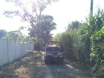 El cuerpo de una persona del sexo masculino, fue encontrado en el antiguo camino al ex basurero de la colonia Zacatepec de Córdoba, Ver., la mañana de este miércoles. Presentaba huellas de tortura, se presume que sujetos desconocidos lo fueron a tirar en dicho lugar, autoridades ministeriales tomaron conocimiento.