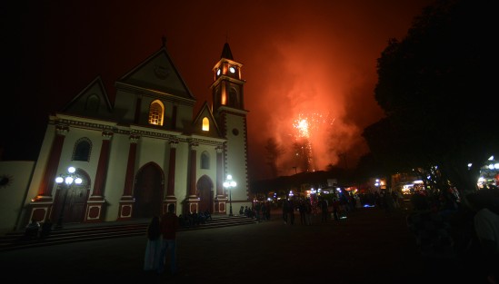 Uno de los sitios en donde son más vistosos los festejos de Todos Santos, es en Naolinco, donde celebran La Cantada.