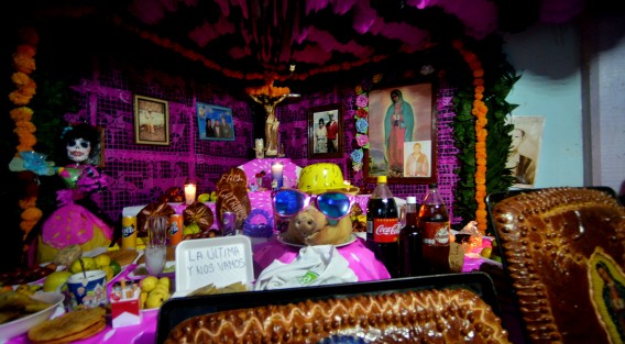 Uno de los sitios en donde son más vistosos los festejos de Todos Santos, es en Naolinco, donde celebran La Cantada.