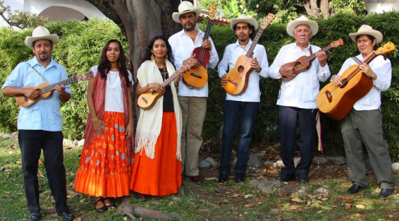 El miércoles 8 de noviembre a las 19:00 horas en el Teatro del Estado se realizará el concierto Va por Santiago Tuxtla: Río de canto, son y vida, organizado por la Dirección General de Culturas Populares Indígenas y Urbanas de la Secretaría de Cultura, el Instituto Veracruzano de la Cultura (IVEC), la Unidad Regional de Culturas Populares Xalapa y Culturaama El hogar del son.