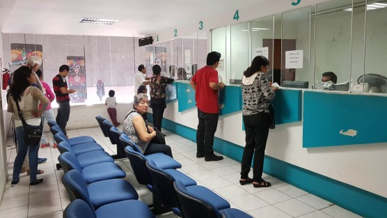 Como una muestra de la confianza que se tiene en el gobierno municipal que encabeza el alcalde Américo Zúñiga Martínez, este viernes se registró una gran afluencia ciudadana en el inicio del pago anual anticipado del agua ante la Comisión Municipal de Agua Potable y Saneamiento, así lo informó el Director Víctor Hugo García Pacheco.