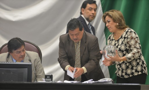 La Mesa Directiva de la LXIV Legislatura de Veracruz, que guiará los trabajos del periodo comprendido del 5 de noviembre de 2017 al 4 de noviembre de 2018 quedó integrada por la diputada María Elisa Manterola Sainz (PAN), presidenta; Dulce María García López (PRD), vicepresidenta y el legislador Ángel Armando López Contreras (PRI), como vocal.