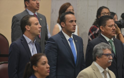 Pese a ser la segunda bancada con más diputados, MORENA fue dejado fuera de la Mesa Directiva del Congreso de Veracruz. PAN, PRI y PRD se repartieron los puestos. 