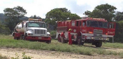 La explosión de un ducto provocó el temor entre los habitantes de la comunidad de Serafín Olarte, municipio de Papantla, por lo que fueron evacuados y personal de PEMEX acudió a controlar la fuga. Se piensa que pudo ser provocado por conductos viejos en mal estado.  