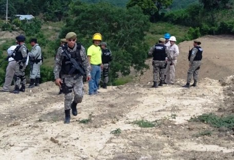 La explosión de un ducto provocó el temor entre los habitantes de la comunidad de Serafín Olarte, municipio de Papantla, por lo que fueron evacuados y personal de PEMEX acudió a controlar la fuga. Se piensa que pudo ser provocado por conductos viejos en mal estado.  