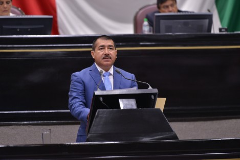 Durante la sesión de inicio del segungo año de labores de la LXIV Legilatura local, el legislador José Roberto Arenas Martínez presentó su solicitud para adherirse al Grupo Legislativo de Juntos por Veracruz, misma que el coordinador, Fernando Kuri Kuri aceptó. Con este cambio, el Partido Revolucionario Institucional queda únicamente con 7 diputados locales. 
