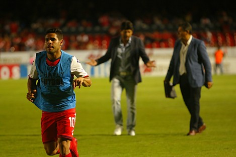 El equipo Tiburones Rojos de Veracruz perdió 1 a 0 contra los Diablos Rojos de Toluca en el estadio Luis Pirata Fuente, en partido celebrado la noche de este domingo..