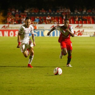 El equipo Tiburones Rojos de Veracruz perdió 1 a 0 contra los Diablos Rojos de Toluca en el estadio Luis Pirata Fuente, en partido celebrado la noche de este domingo..