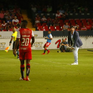 El equipo Tiburones Rojos de Veracruz perdió 1 a 0 contra los Diablos Rojos de Toluca en el estadio Luis Pirata Fuente, en partido celebrado la noche de este domingo..