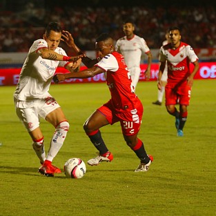 El equipo Tiburones Rojos de Veracruz perdió 1 a 0 contra los Diablos Rojos de Toluca en el estadio Luis Pirata Fuente, en partido celebrado la noche de este domingo..