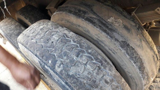 En pésimas condiciones se encuentran las llantas de los camiones de recolección de Limpia Pública de Xalapa. 