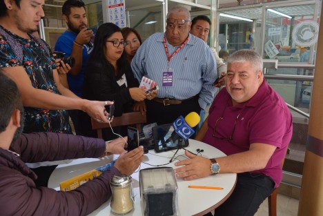 El dirigente estatal de MORENA, Manuel Huerta Ladrón de Guevara, comentó que PRI y PAN están reviviendo la <em>gallina de los huevos de oro</em>, al anunciarse el descubrimiento de nuevos yacimientos de petróleo en Veracruz. Tan se sabía, que la familia  Salinas compró una refinería en Texas con un costo de 11 mil millones de dólares, acusó. 