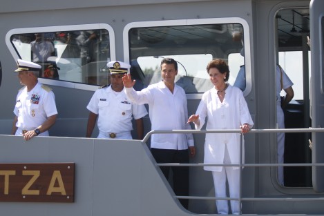 El presidente de México, Enrique Peña Nieto, realizó el abanderamiento del Buque Patrulla ChiCheEl presidente de México, Enrique Peña Nieto, realizó el abanderamiento del Buque Patrulla ChiChen Itzá de la Armada de México. Le acompañó la madrina de la embarcación, María Cristina García Cepeda, secretaria de Cultura del gobierno federal.n Itza de la Armada de México. Le acompó la madrina de la embarcación, María Cristina García Cepeda, secretaria de cultura del gobierno federal.
