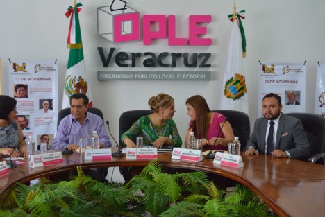 Consejeros del OPLE, acompañados por el rector de la UX, Carlos García Méndez, anunciaron la realización del Congreso Internacional sobre estudios de género, el cual se realizará los días 17 y 18 de noviembre.