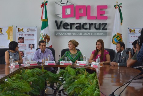 Consejeros del OPLE, acompañados por el rector de la UX, Carlos García Méndez, anunciaron la realización del Congreso Internacional sobre estudios de género, el cual se realizará los días 17 y 18 de noviembre.