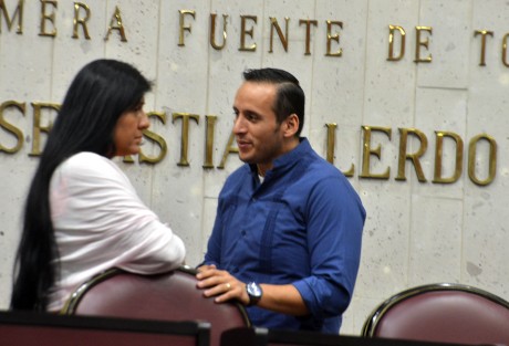 La diputada Yazmín de los Ángeles Copete Zapot presentó una iniciativa de reforma a la Ley de Educación del Estado a fin de establecer que en educación especial las autoridades educativas deberán implementar y propiciar espacios con la aplicación de procesos de enseñanza – aprendizaje guiados por métodos, técnicas y materiales específicos, con equidad social incluyente, perspectiva de género y derechos humanos. 