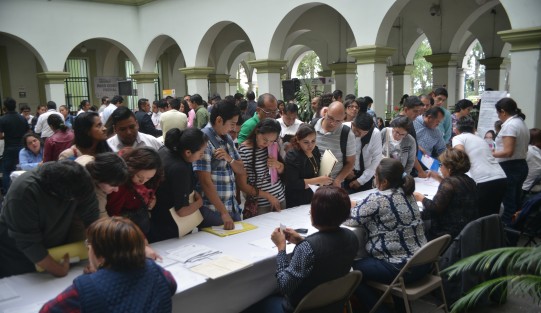 En el patio central de Palacio Municipal de Xalapa se llevó a cabo la Expo empleo Xalapa 2017, en la cual se dieron cita cientos de jóvenes xalapeños.