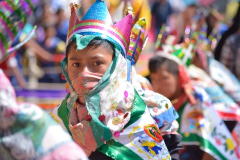 La festividad de la Virgen de los Remedios, en Ixhuacán de los Reyes, es todo un acontecimiento para la población. La elaboración de más de dos kilómetros de tapetes de aserrín es el principal atractivo, pues desde una noche antes comienzan a elaborarlo, concluyendo en las primeras horas del siguiente día.
