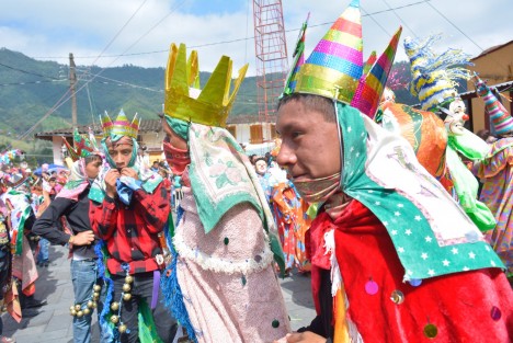 La festividad de la Virgen de los Remedios, en Ixhuacán de los Reyes, es todo un acontecimiento para la población. La elaboración de más de dos kilómetros de tapetes de aserrín es el principal atractivo, pues desde una noche antes comienzan a elaborarlo, concluyendo en las primeras horas del siguiente día.
