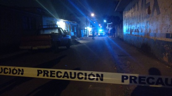 Una pareja fue asesinada la noche de este miércoles en el Centro de Fortín, Ver., mientras se encontraban en su domicilio. Sujetos armados irrumpieron en el domicilio, y sin mediar palabras abrieron fuego. Ella estaba embarazada. 