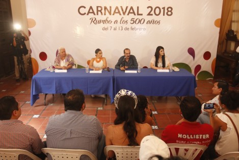 El Comité del Carnaval de Veracruz presentó a la Reina de esta fiesta, Carolina Ocampo, y a las princesas de la corte real Nohemí Palomino y Maribel Quesada Cano.