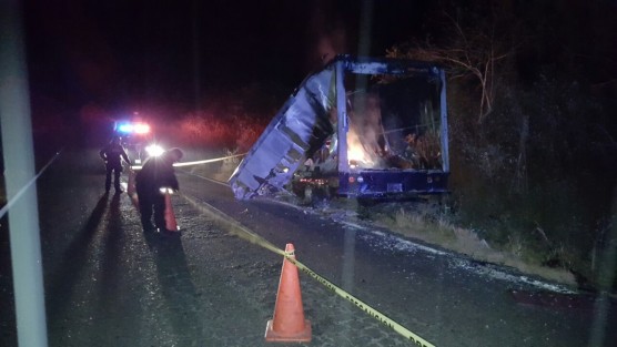 La madrugada de este viernes ueron hallados los cuerpos calcinados de dos personas, en un vehículo que ardía en el kilómetro 90 de la carretera federal Fortín-Conejos, entre las congregaciones de Pachuquilla y Mata de Zarza, municipio de Puente Nacional. Un cuerpo más fue hallado entre la maleza. 
