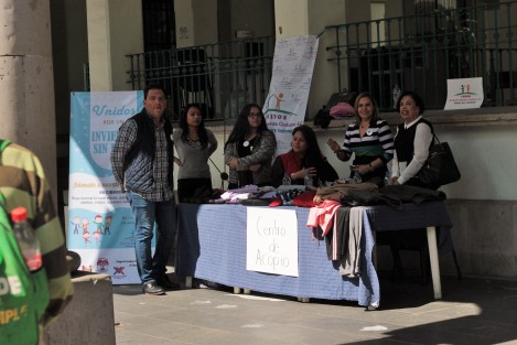Asociaciones civiles se encuentran colectando ropa y artículos para el frío, para comunidades de la zona del Cofre de Perote. Este sábado y domingo estarán en los bajos del Palacio Municipal y los días 15 y 16 de noviembre en la Facultad de Derecho UV; y 23 y 24 en el colegio de Contadores de Xalapa, ubicado en la calle Nicolás Bravo, Zona Centro.