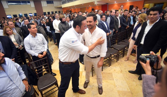 Como parte del recorrido que realiza por todo el estado, el alcalde del Boca del Río Miguel Ángel Yunes Márquez llevó a cabo el foro  Un Gobierno Exitoso,  en salón Ghal  de esta ciudad capital. La convoctoria al evento fue de Juan Manuel Rivera, alcalde electo de Banderilla.

