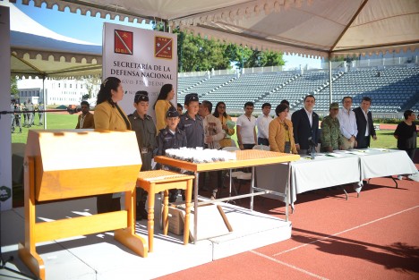 Este domingo se celebró en el Estadio Xalapeño, el Sorteo del Servicio Militar Nacional Clase 1999 anticipados y remisos.De 2 mil 348 jóvenes conscriptos que se presentaron, mil 490 pertenecen a la clase 1999, 67 a los anticipados y 827 a los remisos.
 
