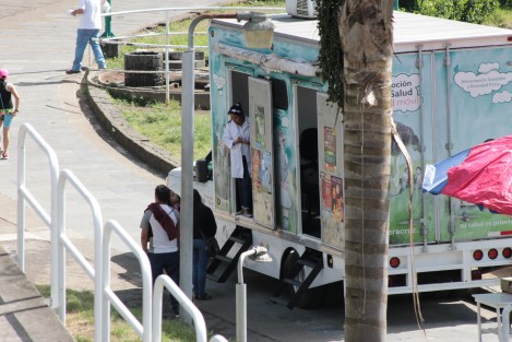 Como parte de la Estrategia Municipal contra el Sobrepeso, la Obesidad y la Diabetes, este domingo se llevó a cabo una jornada informativa y de activación física, en la explanada del Paseo de Los Lagos.