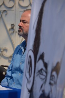 El escritor Juan Villoro estuvo presente en la explanada de la Casa del Lago UV, en el Conversatorio Diversos mundos son posibles, acompañado por mujeres del Consejo indígena de la sierra y del Totonacapan, con la finalidad de hablar sobre el proyecto de la aspirante a candidata independiente Marichuy, quien se encuentra recabando firmas para podercontender por la Presidencia de la República.