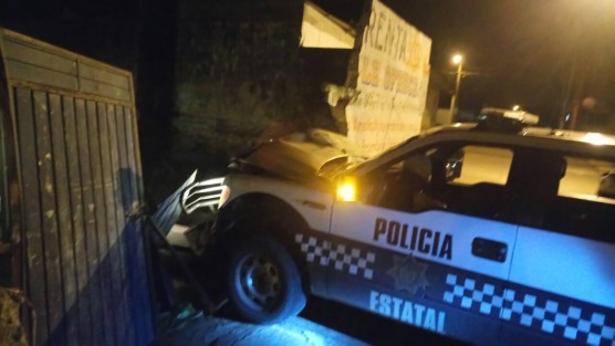 El conductor de la patrulla al intentar esquivar el ataque, terminó impactándose contra una barda, resultando lesionado un elemento, por lo cual solicitaron la presencia de paramédicos de la Cruz Roja, quienes tras valorarlo lo trasladaron a un hospital en Poza Rica.  